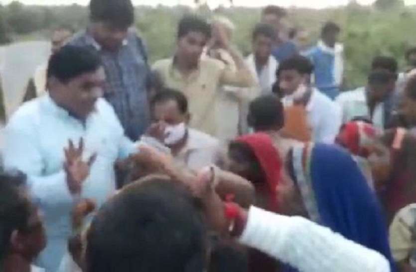 Assembly by-election: Women oppose BJP candidate भाजपा प्रत्याशी को महिलाओं ने घेरा तो छूटा पसीना, बोले- अब शिवराज को जिताओ