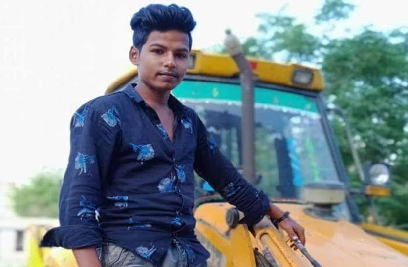 noida.jpg यूपी पुलिस की एक गलती के कारण बेटे की मौत के बाद अंतिम संस्कार भी नहीं कर सके माता-पिता