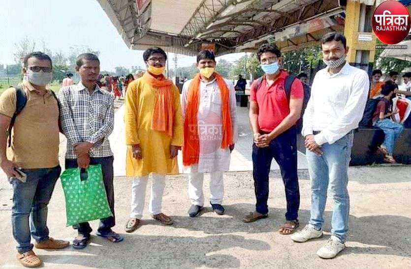 लॉकडाउन में भटके श्रमिक के परिवार का पता लगाकर बिहार तक छोड़ा लॉकडाउन में भटके श्रमिक के परिवार का पता लगाकर बिहार तक छोड़ा