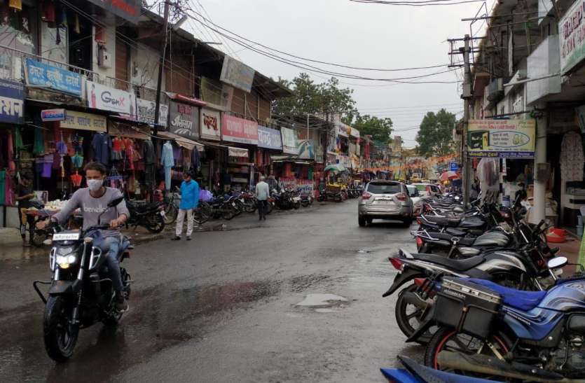 Mall: करोड़ों के मॉल पर पार्किंग के नहीं इंतजाम Mall: करोड़ों के मॉल पर पार्किंग के नहीं इंतजाम