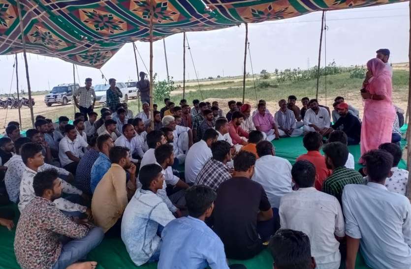 सातवेंं दिन जारी रहा धरना, किया प्रदर्शन सातवेंं दिन जारी रहा धरना, किया प्रदर्शन