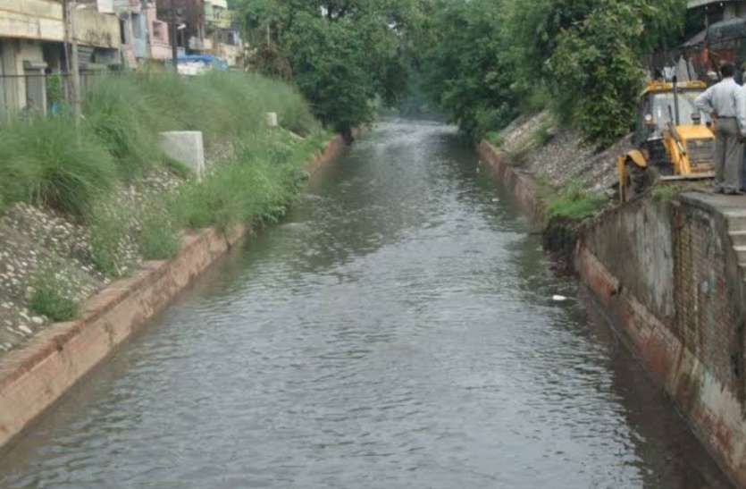 river.jpg नोटिस देकर भूला एडीए,चैन की बंशी बजा रहे अतिक्रमी