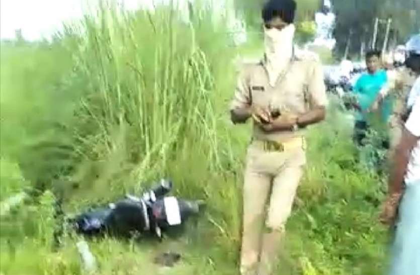 बस की टक्कर लगने से भाई बहन की मौके पर मौत, बड़ी बहन गंभीर, घर में मचा कोहराम बस की टक्कर लगने से भाई बहन की मौके पर मौत, बड़ी बहन गंभीर, घर में मचा कोहराम
