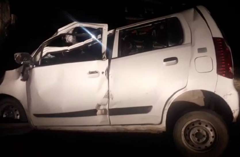 car.jpg बिजनौर में कार और बस की टक्कर, दो सगे भाइयों की माैके पर मौत