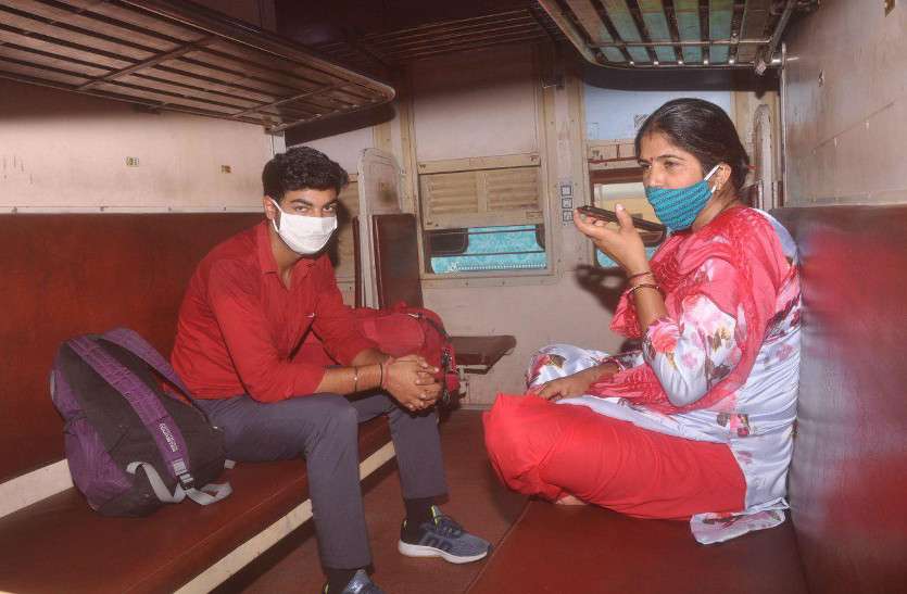 कोरोना ‘ग्रहण’: ट्रेनों में सफर करने से यात्रियों ने बनाई दूरी कोरोना ‘ग्रहण’: ट्रेनों में सफर करने से यात्रियों ने बनाई दूरी