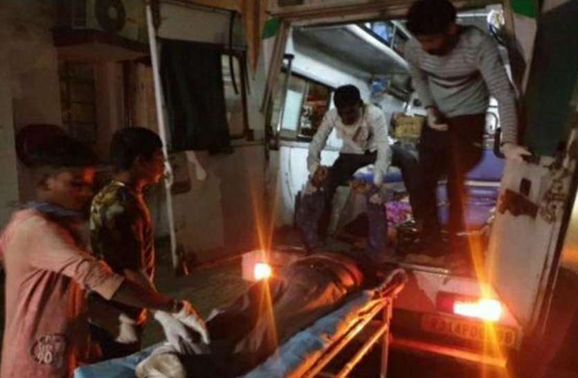 दर्दनाक हादसा : प्रतापगढ़ में कार-ट्रोले की जबर्दस्त भिड़ंत, बांसवाड़ा पुलिस के निरीक्षक सहित चार की मौत दर्दनाक हादसा : प्रतापगढ़ में कार-ट्रोले की जबर्दस्त भिड़ंत, बांसवाड़ा पुलिस के निरीक्षक सहित चार की मौत