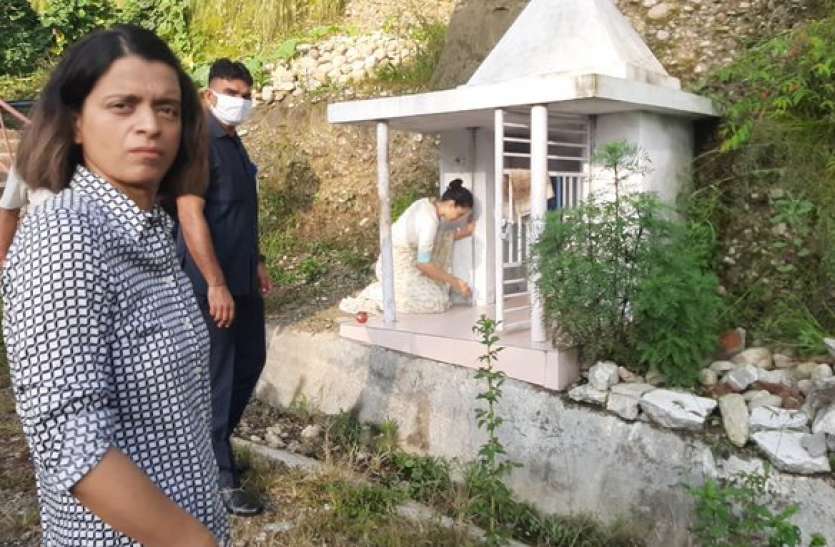 Kangana Ranaut Y प्लस श्रेणी की सुरक्षा के साथ मुंबई के लिए रवाना हुईं Kangana Ranaut, रास्ते में की पूजा-अर्चना