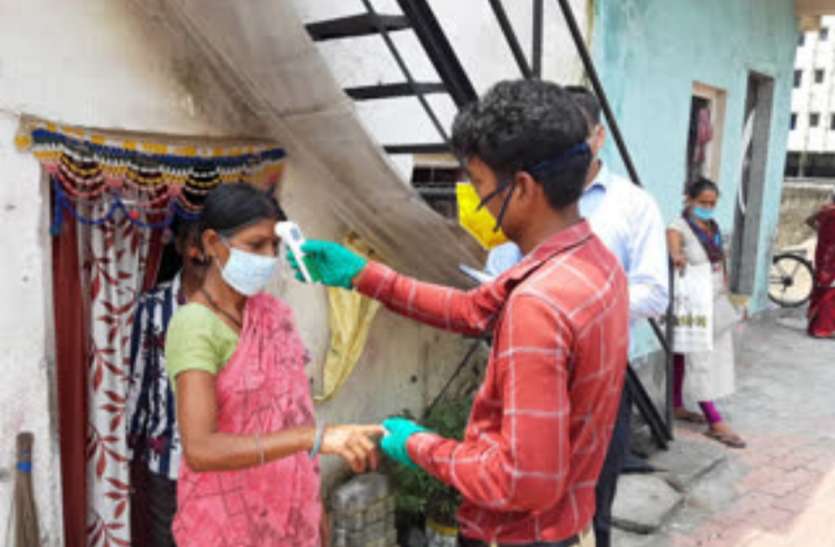 3.76 लाख लोगों की तीन बार थर्मल स्क्रीनिंग 3.76 लाख लोगों की तीन बार थर्मल स्क्रीनिंग