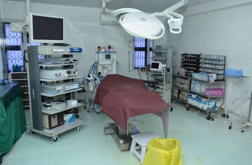 Operation Theater, started six years later Closed after 15 days छह वर्ष बाद शुरू हुआ ऑपरेशन थियेटर, 15 दिन बाद ही हुआ बंद
