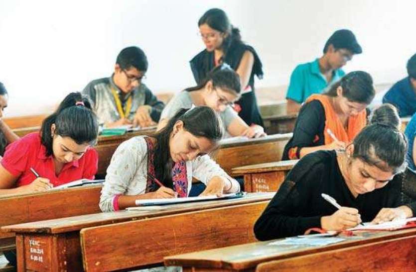 605855-students-030417.jpg कॉलेज छात्रों की दूरदर्शन के माध्यम से होगी पढ़ाई