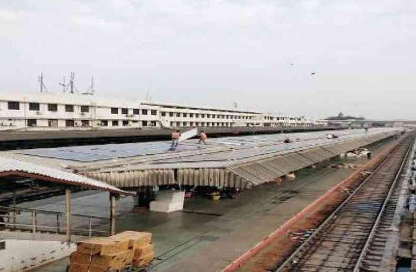 Railway : सौर ऊर्जा की रोशनी से जगमग रेलवे स्टेशन Railway : सौर ऊर्जा की रोशनी से जगमग रेलवे स्टेशन