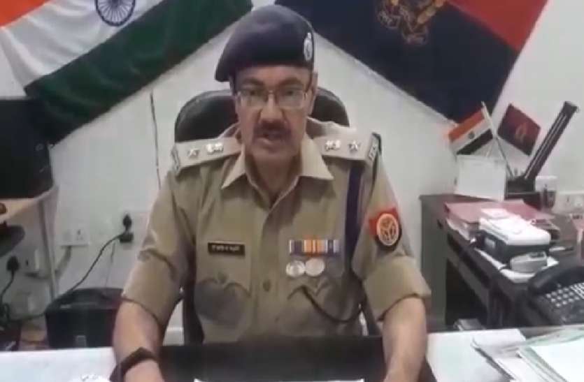 कोरोना संकट में निष्ठा से काम कर रहे पुलिसकर्मियों की एसपी ने की तारीफ, नागरिकों को किया सावधान कोरोना संकट में निष्ठा से काम कर रहे पुलिसकर्मियों की एसपी ने की तारीफ, नागरिकों को किया सावधान