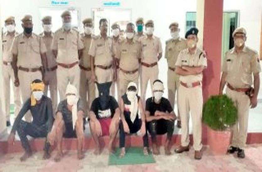 हत्या व डकैती के इरादे से आए थे शातिर आरोपी, पुलिस के हत्थे चढ़ गए छह हत्या व डकैती के इरादे से आए थे छह शातिर आरोपी, पुलिस के हत्थे चढ़ गए