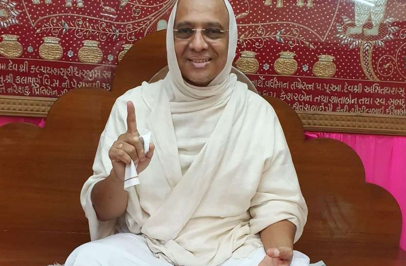 जनसेवा से स्वार्थ और परमार्थ दोनो की साधना-देवेंद्रसागर जनसेवा से स्वार्थ और परमार्थ दोनो की साधना-देवेंद्रसागर