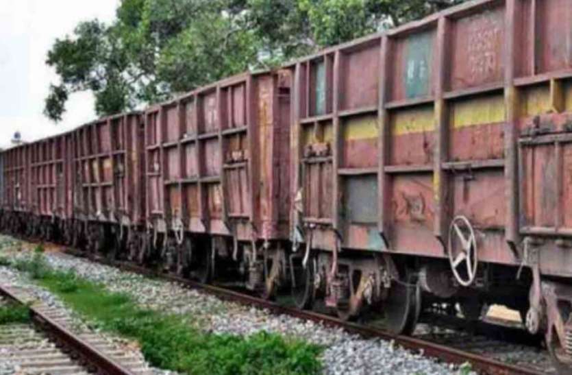 freighttrain_5074184_835x547-m.jpg कोटा मंडल में सबसे तेज रफ्तार से दौड़ रही मालगाड़ियां