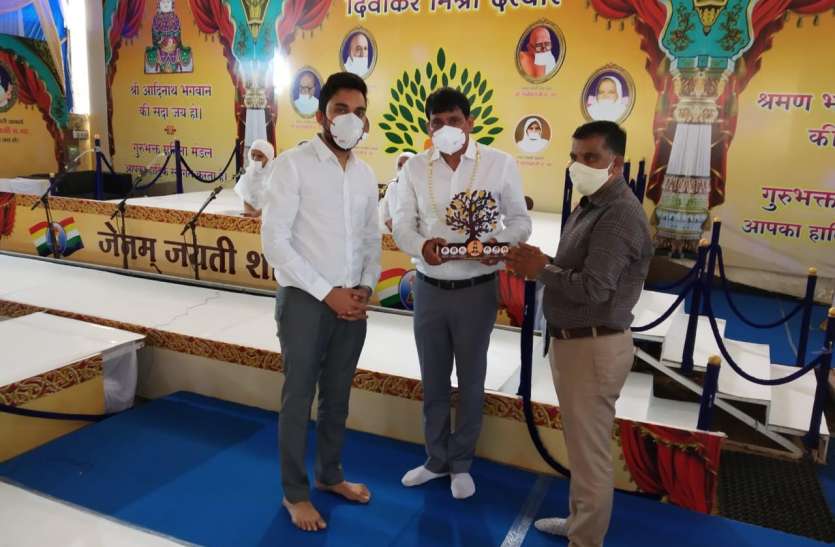 मन तो स्वाद के नशे में मस्त बना है मन तो स्वाद के नशे में मस्त बना है