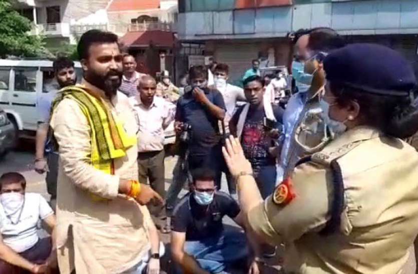 r1.jpg व्यापारियों ने पुलिस-प्रशासन को दी चेतावनी, ‘दुकानों पर डाल देंगे ताले'