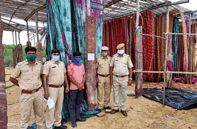 खेत में कपड़े धुलाई की एक और इकाई सील खेत में कपड़े धुलाई की एक और इकाई सील