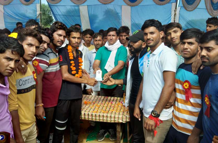 दौड़ प्रतियोगिता में खिलाडिय़ों ने दिखाया दमखम दौड़ प्रतियोगिता में खिलाडिय़ों ने दिखाया दमखम