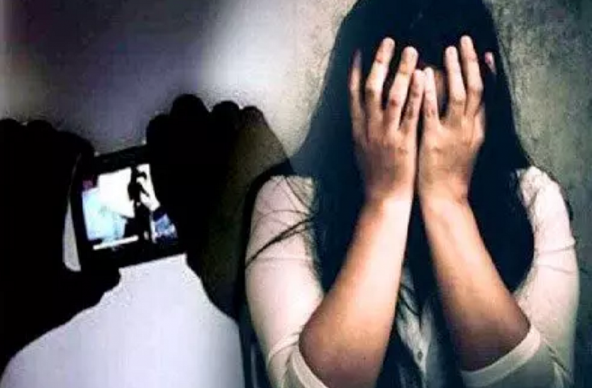 मां को दिया नशा, बेटी के सामने रखी बंदूक, दोनों से रेप का बनाया वीडियो, इसके बाद... मां को दिया नशा, बेटी के सामने रखी बंदूक, दोनों से रेप का बनाया वीडियो, इसके बाद...
