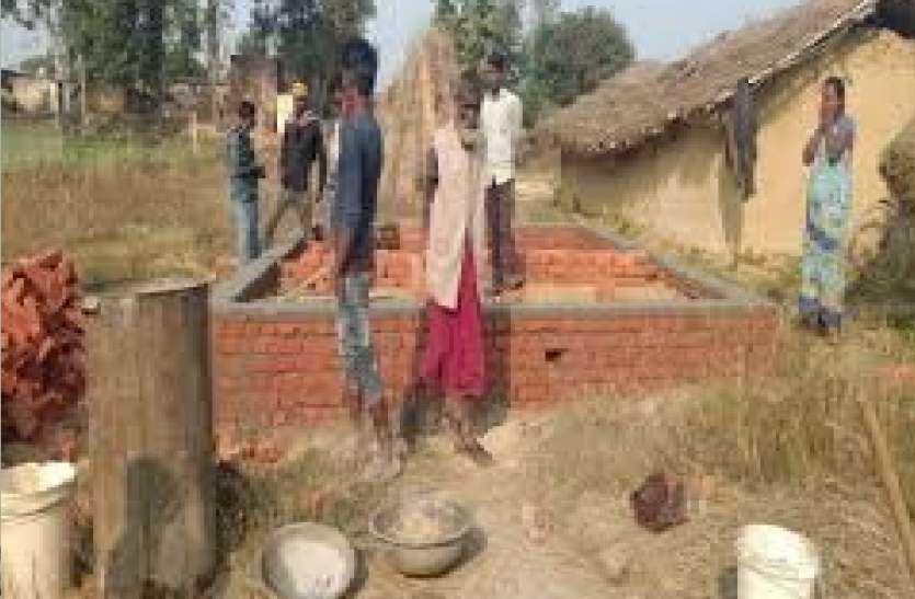 सीएम आवास निर्माण में घोटाला, सीडीओ ने बीडीओ से 3 दिन में मांगी रिपोर्ट सीएम आवास निर्माण में घोटाला, सीडीओ ने बीडीओ से 3 दिन में मांगी रिपोर्ट