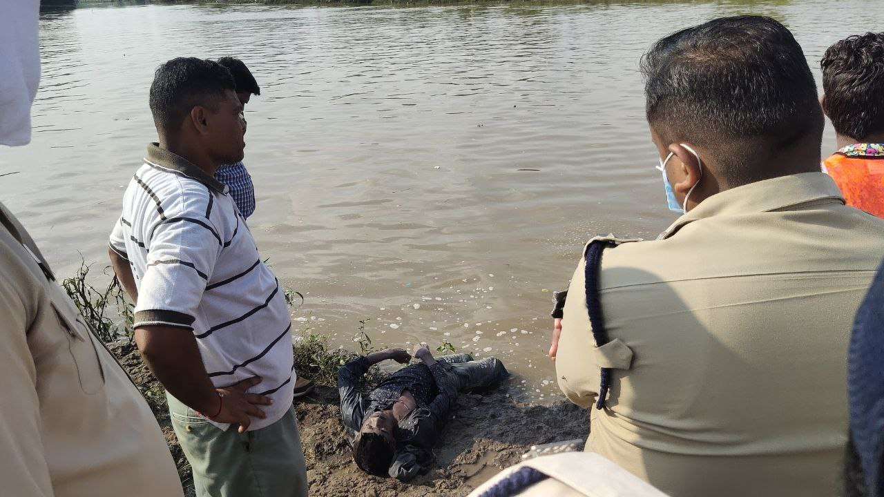 Police search in the river, dead bodies found