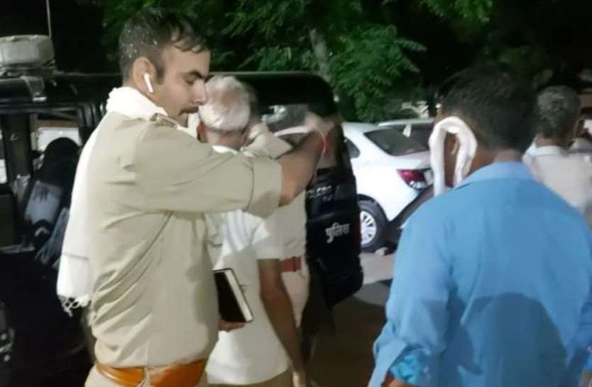 meerut2.jpg युवती से छेड़छाड़ को लेकर आपस भिड़े दो पक्ष, पथराव में कई घायल