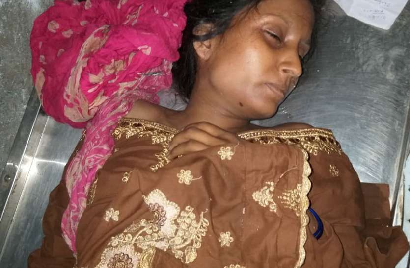 murder.jpg गृह क्लेश में पत्नी की दराती से हत्या, दाे साल पहले हुई थी शादी, पति बाेला...