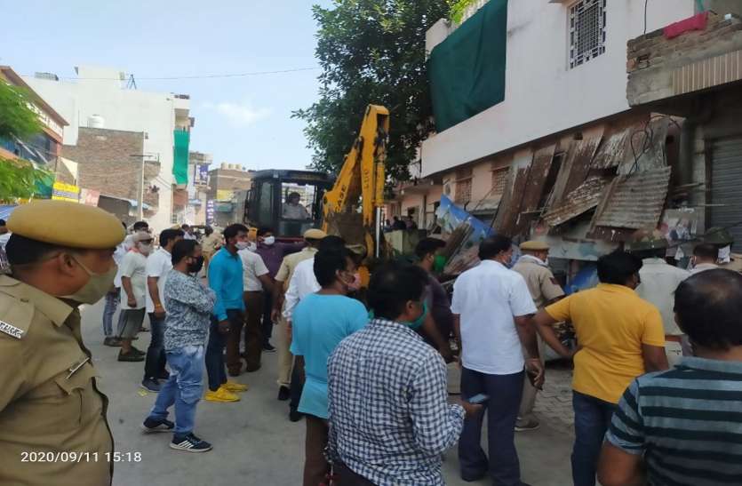 यूडीएच मंत्री धारीवाल के विधानसभा क्षेत्र में चला बुलडोजर यूडीएच मंत्री धारीवाल के विधानसभा क्षेत्र में चला बुलडोजर