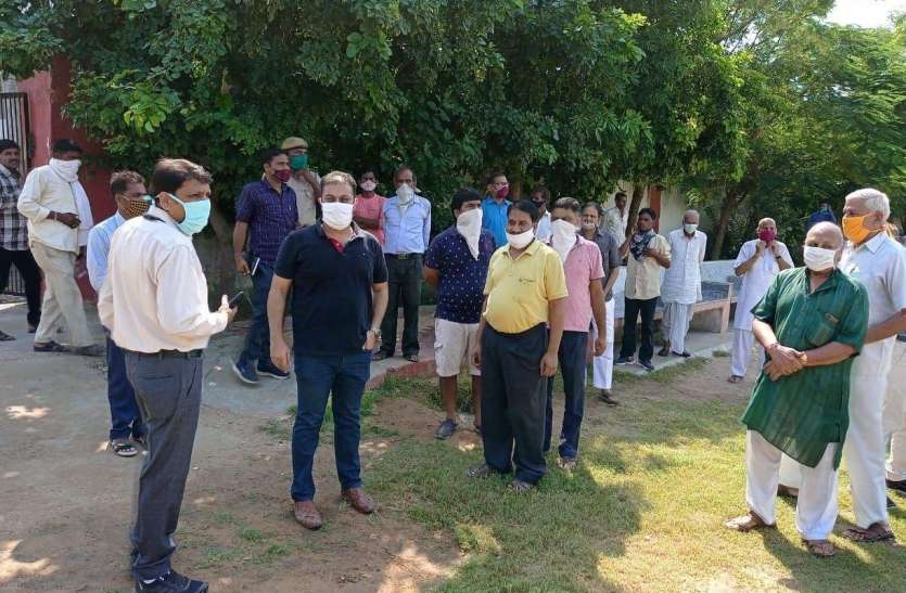 जिला कलक्टर फिर निकले शहर के दौरे पर, पार्कों व सफाई व्यवस्था का लिया जायजा जिला कलक्टर फिर निकले शहर के दौरे पर, पार्कों व सफाई व्यवस्था का लिया जायजा
