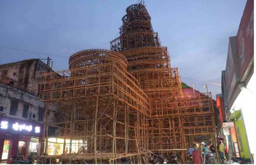 दुर्गा पूजा के लिए सजने लगे पंडाल