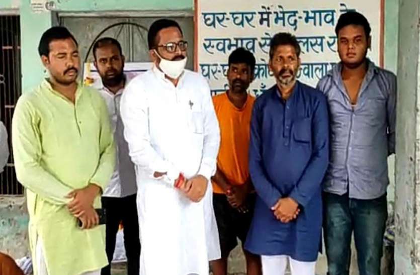 जमीन विवाद में पूर्व विधायक की मौत, मृतक के घर पहुंची राष्ट्रीय लोक दल की टीम जमीन विवाद में पूर्व विधायक की मौत, मृतक के घर पहुंची राष्ट्रीय लोक दल की टीम