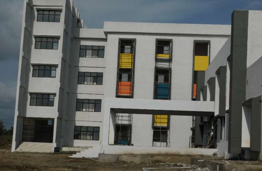 Four corona patients died in medical college मेडिकल कॉलेज में चार कोरोना मरीजों की मौत