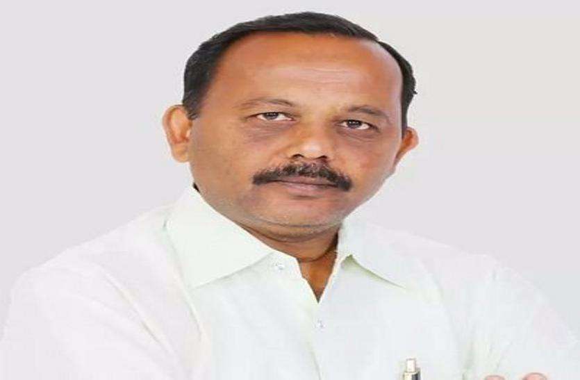 महंगी शिक्षा, शिक्षकों की भर्ती नहीं: कांग्रेस महंगी शिक्षा, शिक्षकों की भर्ती नहीं: कांग्रेस