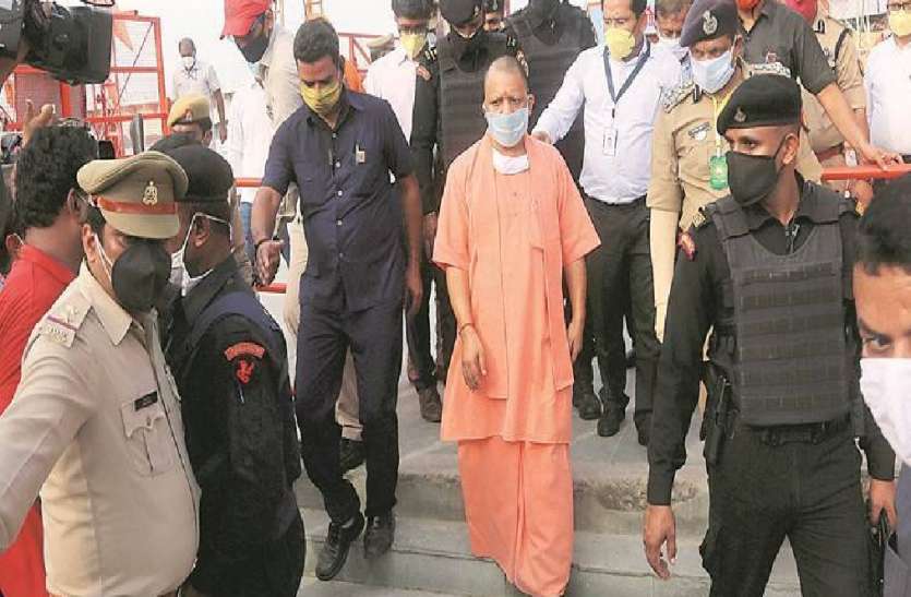 UPSSF: सबसे पॉवरफुल होगी सीएम योगी आदित्यनाथ की ये फोर्स, बिना वारंट करेगी गिरफ्तारी, कोर्ट भी नहीं पूछ सकेगी सवाल UPSSF: सबसे पॉवरफुल होगी सीएम योगी की ये फोर्स, बिना वारंट किसी को भी करेगी गिरफ्तार, कोर्ट भी नहीं पूछ सकेगी सवाल