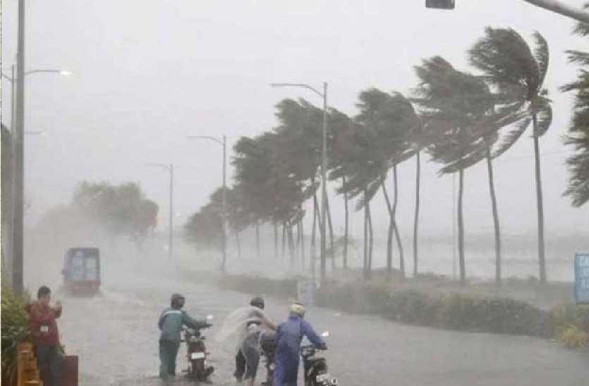 UP Weather Update : यूपी में अगले 24 घंटे में तेज मानसूनी हवाओं के आसार, कई शहरों में होगी भारी बारिश UP Weather Update : यूपी में अगले 24 घंटे में तेज मानसूनी हवाओं के आसार, कई शहरों में होगी भारी बारिश