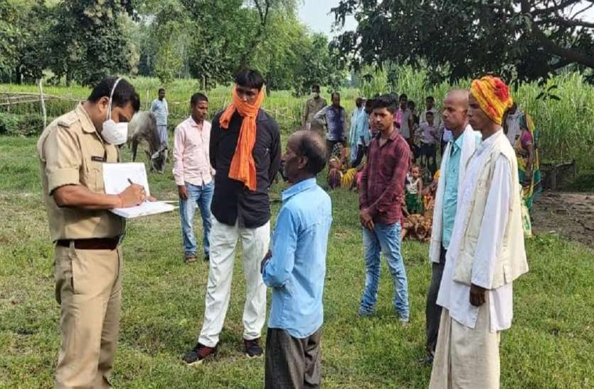 संदिग्ध परिस्थितियों में विवाहिता की मौत, ससुरालीजनों ने जल्दबाजी में किया अन्तिम संस्कार, जांच में जुटी पुलिस संदिग्ध परिस्थितियों में विवाहिता की मौत, ससुरालीजनों ने जल्दबाजी में किया अन्तिम संस्कार, जांच में जुटी पुलिस