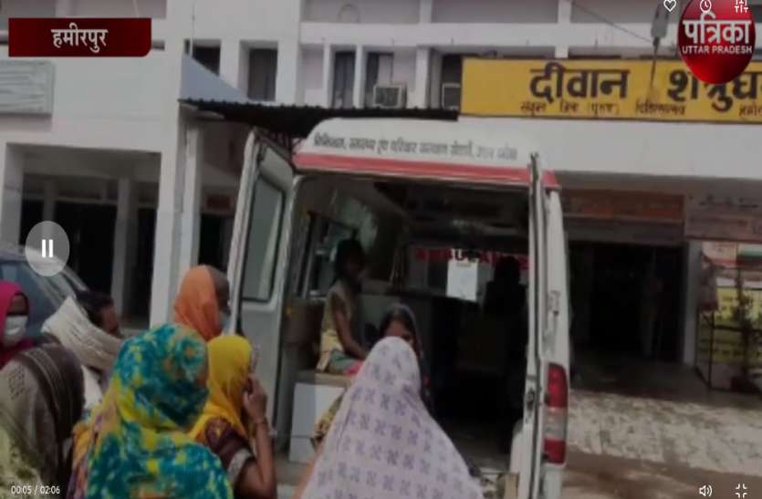 हालत गंभीर होने पर उन्हें कानपुर रेफर कर दिया गया। मिट्टी का टीला धंस जाने से एक की मृत्यु कई घायल