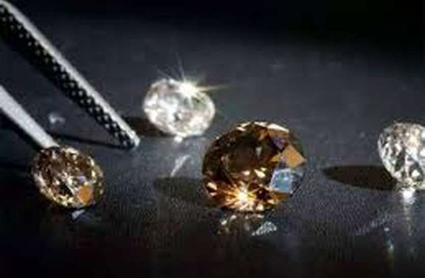 Buy diamond jewelery this year on Diwali for just Rs 2000 इस साल दिवाली पर खरीदें मात्र 2000 रुपए में डायमंड ज्वेलरी