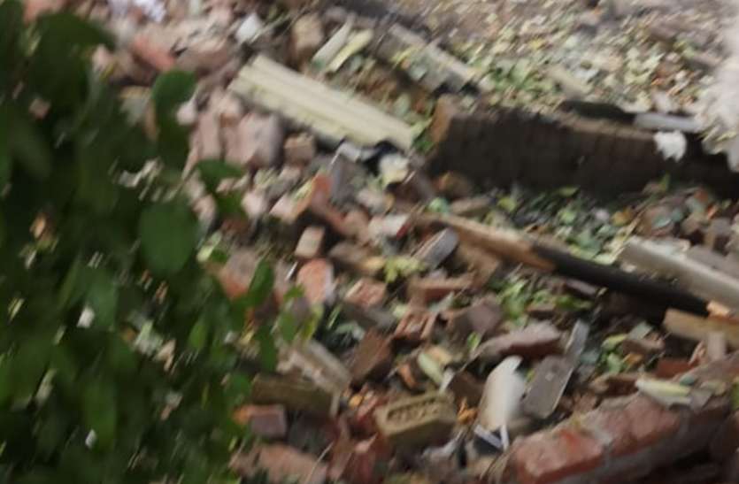 उन्नाव में पटाखा फैक्ट्री में धमाके से एक की मौत, 4 अन्य घायल उन्नाव में पटाखा फैक्ट्री में धमाके से एक की मौत, 4 अन्य घायल