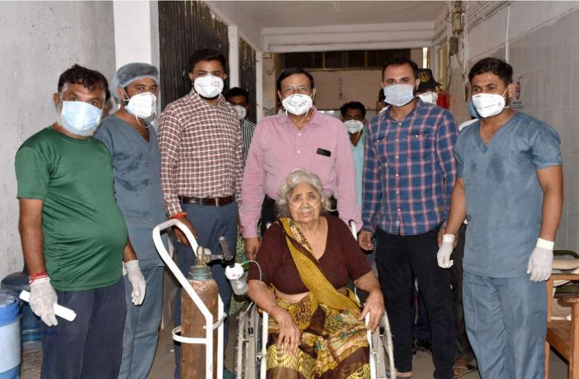 Ahmedabad, Palanpur News : 85 वर्षीया वृद्धा ने कोरोना से जीती जंग Ahmedabad, Palanpur News : 85 वर्षीया वृद्धा ने कोरोना से जीती जंग