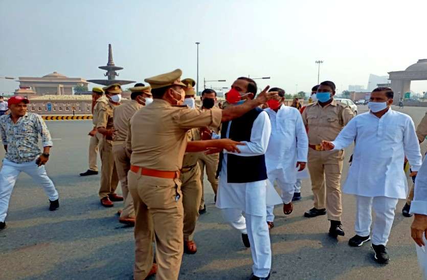 Samajwadi Party Delegation Stopped in Raebareli अखिलेश यादव ने किया ट्वीट, नरेश उत्तम व सुनील साजन को प्रतापगढ़ जाने से रोकना को बताया सीएम के आदेश पर सत्ता का दुरुपयोग