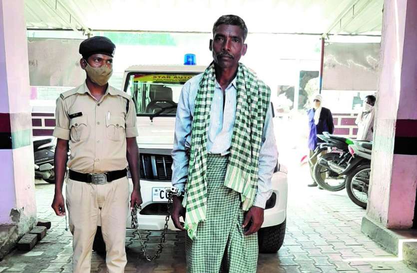 अस्पताल से पुलिसकर्मियों को चकमा देकर फरार बलात्कार का बंदी 3 महीने बाद गिरफ्तार, पत्नी-बच्चों से मिलने जा रहा था घर अस्पताल से पुलिसकर्मियों को चकमा देकर फरार बलात्कार का बंदी 3 महीने बाद गिरफ्तार, पत्नी-बच्चों से मिलने जा रहा था घर