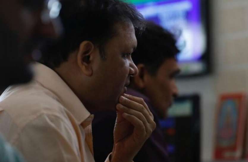 Sensex dip 474 points from day's highs due to wholesale inflation data थोक महंगाई आंकड़ों के कारण दिन की ऊंचाई से 474 अंक डूबा Sensex, रिकॉर्ड कीमतों से फिसला Reliance का शेयर
