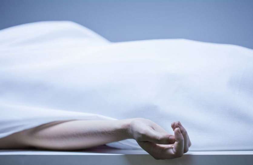 सिर्फ दो लाइन आईं समझ में... मेरे बच्चो मुझे माफ कर देना... एक महीने पहले रिटायर्ड पुलिसकर्मी ने बेटे-बहू से परेशान होकर लगाई थी फांसी