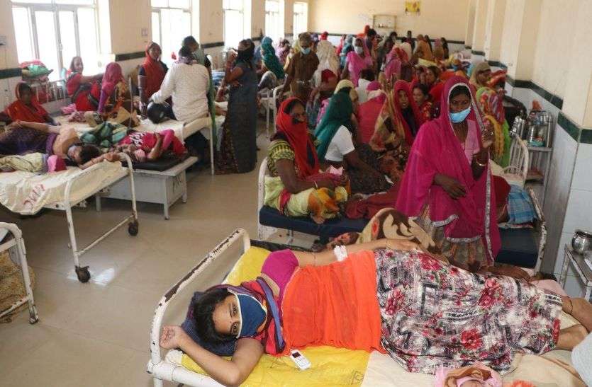 Rules are being broken at the main treatment center of Corona in bhilwara कोरोना के मुख्य इलाज केंद्र पर ही टूट रहे नियम कायदे