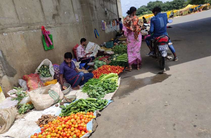 Thousands unemployed denied street vendor scheme हजारों बेरोजगार स्ट्रीट वेंडर योजना से वंचित