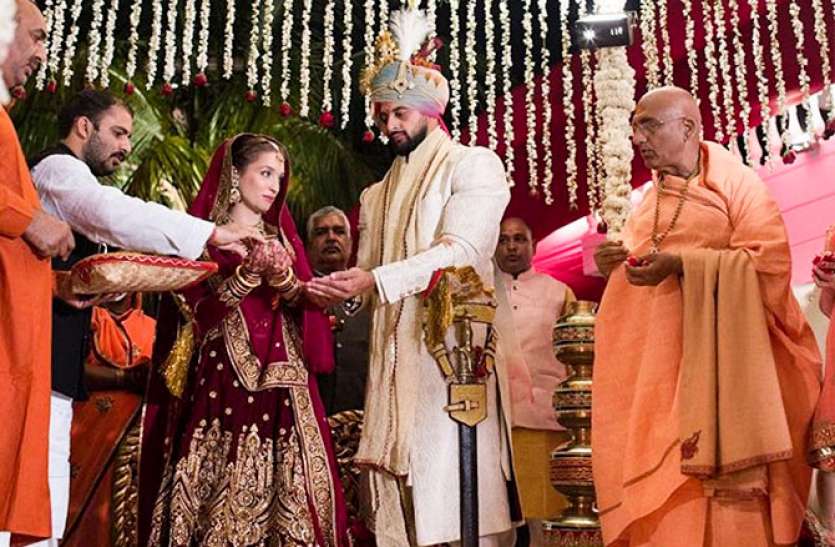 15arunodaysinghwedding5.jpg कुत्तों की लड़ाई में बॉलीवुड एक्टर ने लिया तलाक, अब फिर से मामला पहुंचा हाईकोर्ट