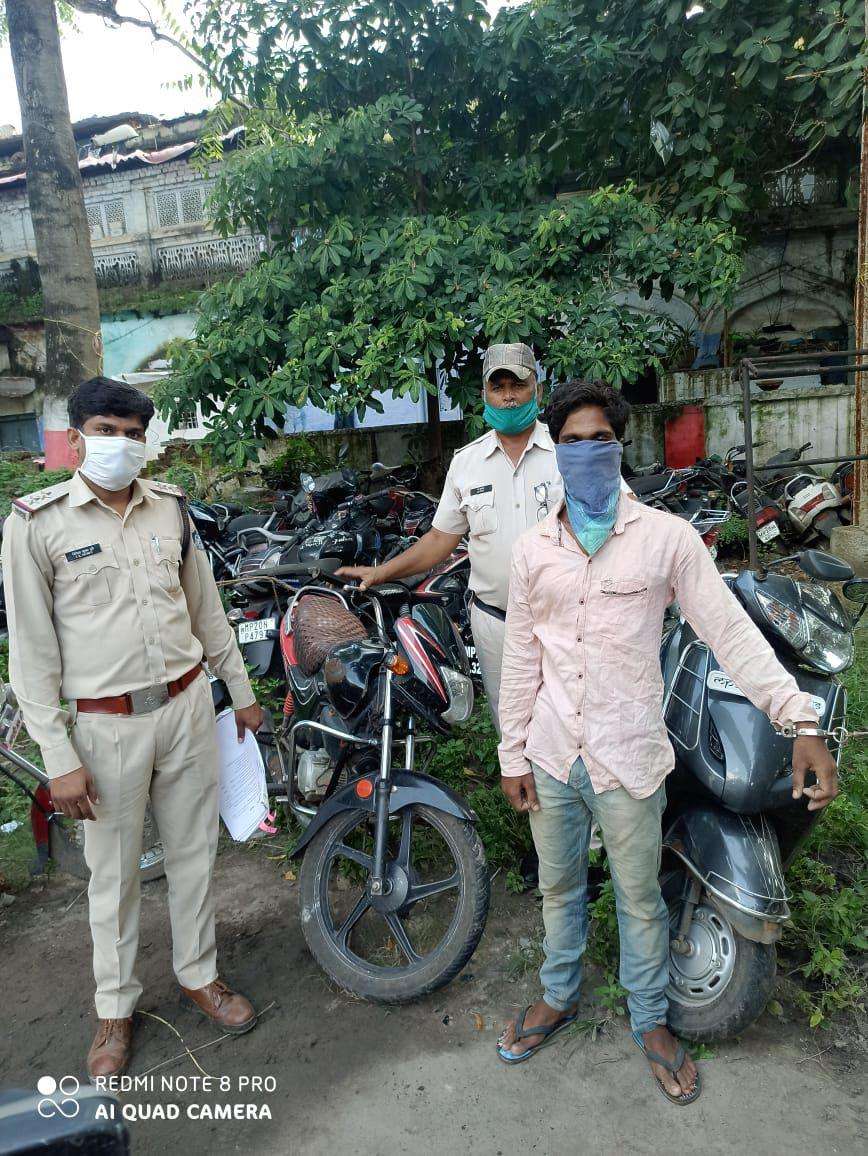 two vehicles seized.jpg
