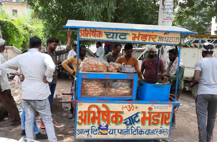 covid-19 update जिला मुख्यालय पर मास्क व सोशल डिस्टेंसिंग को लेकर सबसे ज्यादा लापरवाही